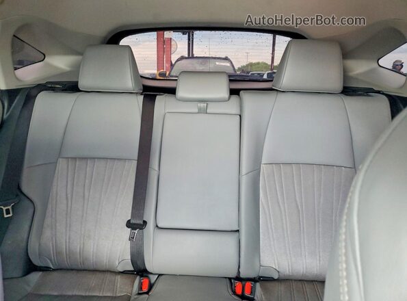 JTEAAAAHXMJ003771 2021 TOYOTA VENZA White Widok tylnych siedzeń