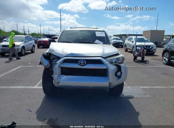 JTEBU5JR5H5452432 2017 TOYOTA 4RUNNER Серебряный Вид щитка приборов