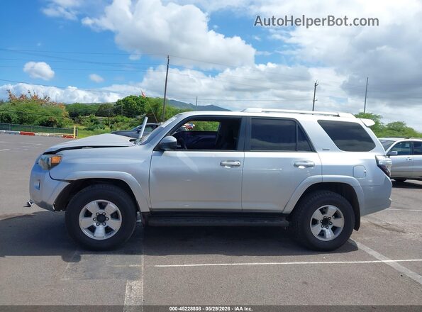 JTEBU5JR5H5452432 2017 TOYOTA 4RUNNER Серебряный Панорамный вид салона 360°