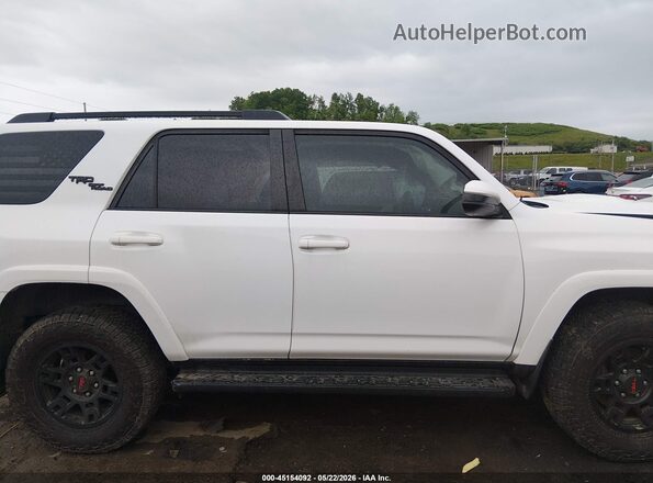 JTEBU5JR8K5711275 2019 TOYOTA 4RUNNER White Widok wnętrza z tyłu