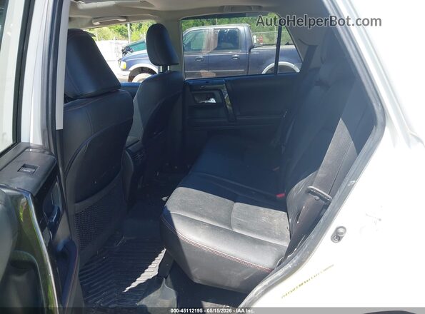 JTEBU5JR8L5832003 2020 TOYOTA 4RUNNER White VIN կոդի պիտակի տեսք