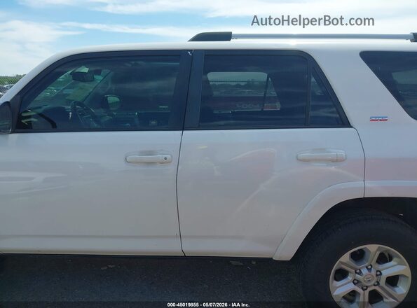 JTEBU5JR9K5664077 2019 TOYOTA 4RUNNER White 360 interior view