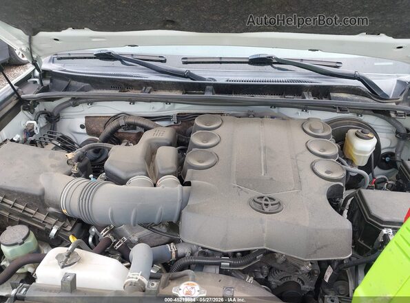 JTEDU5JR4N5257927 2022 TOYOTA 4RUNNER White Հետևի տեսք