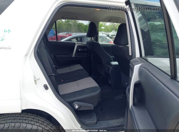 JTEEU5JR2P5281702 2023 TOYOTA 4RUNNER Белый Вид наклейки с VIN-кодом