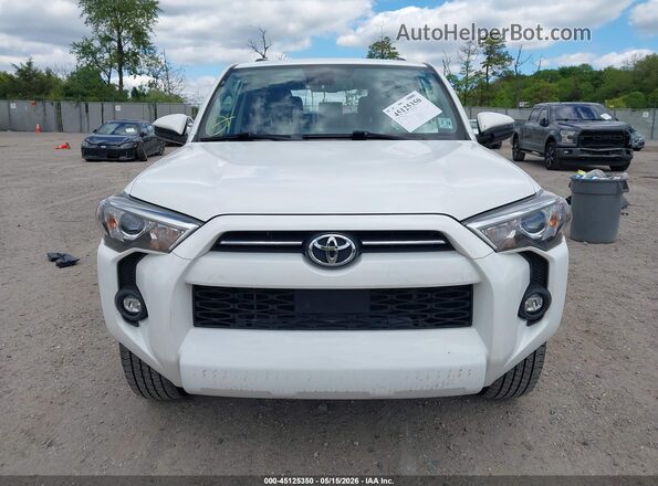 JTEEU5JR2P5281702 2023 TOYOTA 4RUNNER Белый Вид щитка приборов