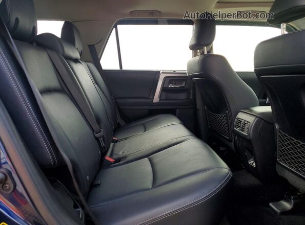 JTEKU5JR2R6258629 2024 TOYOTA 4RUNNER Blue Vista interior trasera