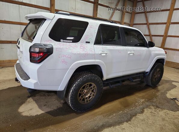 JTEMU5JR3M5962359 2021 TOYOTA 4RUNNER White Trasero derecho
