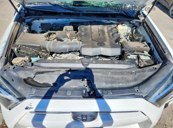 JTEMU5JR4M5887932 2021 TOYOTA 4RUNNER White 