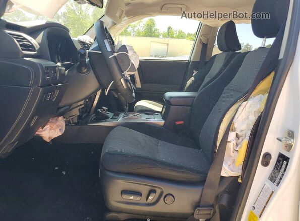 JTEMU5JR7R6225473 2024 TOYOTA 4RUNNER White Front interior view