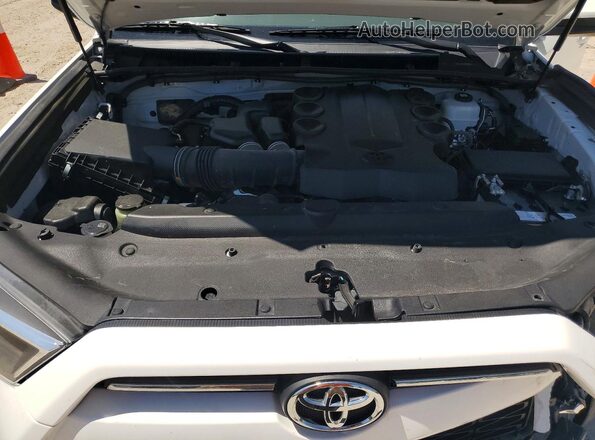 JTEMU5JR7R6225473 2024 TOYOTA 4RUNNER White Engine compartment view