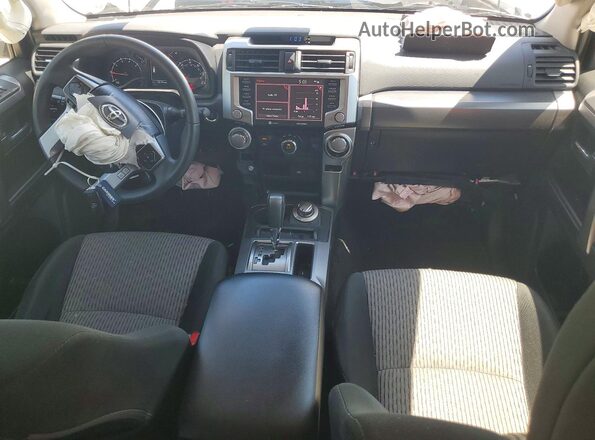 JTEMU5JR7R6225473 2024 TOYOTA 4RUNNER White Dashboard view