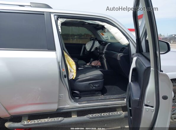 JTENU5JR5P6209693 2023 TOYOTA 4RUNNER Silver Vista interior delantera