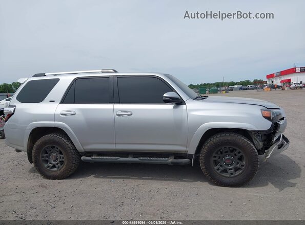 JTENU5JR5P6209693 2023 TOYOTA 4RUNNER Silver Vista interior trasera