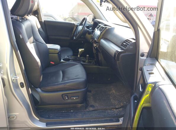 JTERU5JR0N6014860 2022 TOYOTA 4RUNNER Silver Front interior view