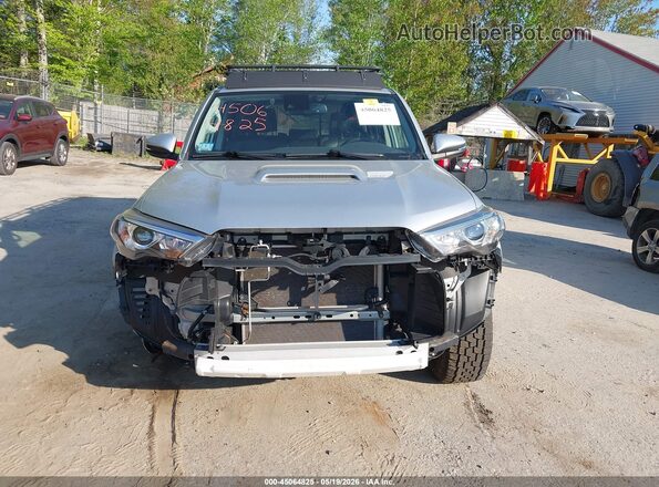 JTERU5JR0N6014860 2022 TOYOTA 4RUNNER Silver Rear interior view