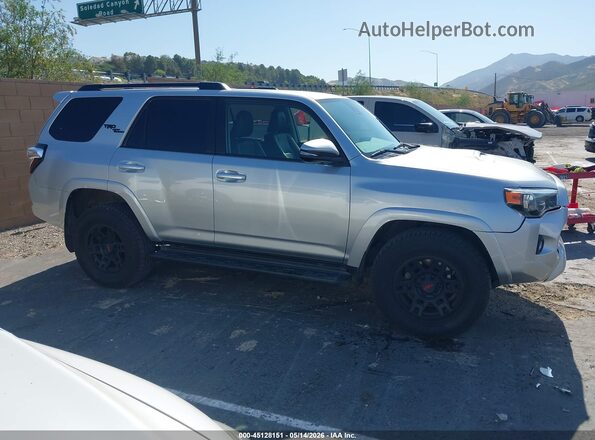 JTERU5JR1M5963385 2021 TOYOTA 4RUNNER Серебряный Вид задней части салона