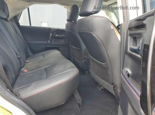 JTERU5JR2N6044121 2022 TOYOTA 4RUNNER White Սալոնի հետևի տեսք