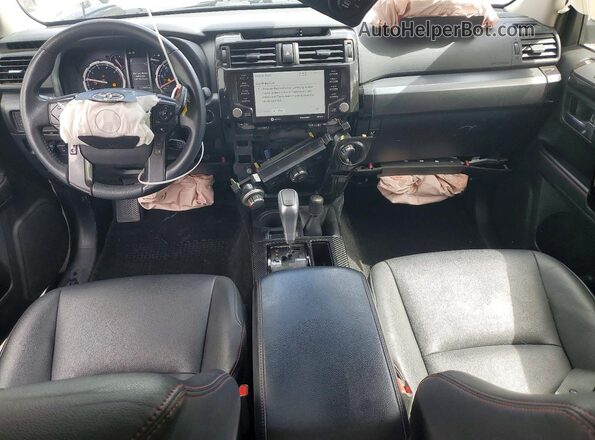 JTERU5JR2N6044121 2022 TOYOTA 4RUNNER White Առջևի վահանակի տեսք