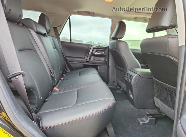 JTERU5JR3P6172192 2023 TOYOTA 4RUNNER Black Вид задньої частини салону