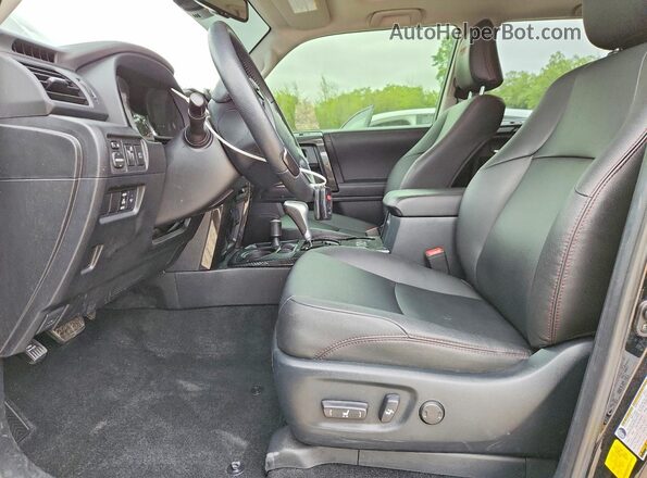 JTERU5JR3P6172192 2023 TOYOTA 4RUNNER Black Вид салону спереду