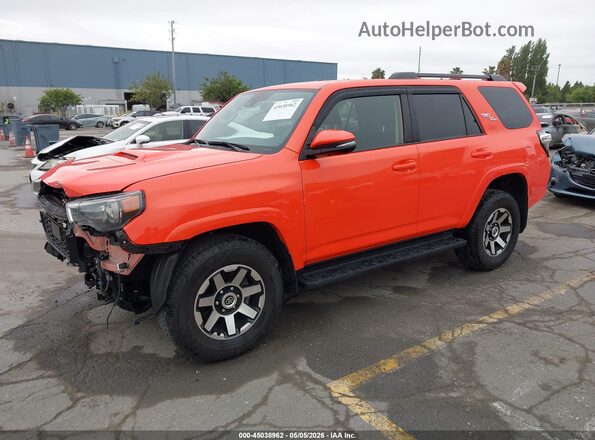 JTERU5JR3R6243930 2024 TOYOTA 4RUNNER Orange Vista tres cuartos delantera izquierda