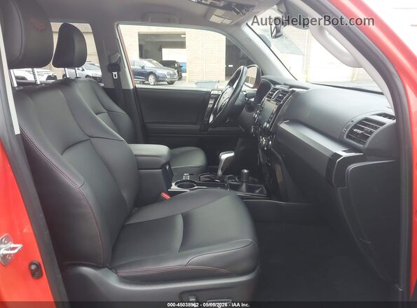 JTERU5JR3R6243930 2024 TOYOTA 4RUNNER Orange Vista interior delantera