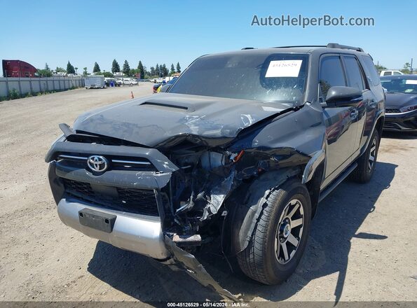 JTERU5JR3R6256046 2024 TOYOTA 4RUNNER Gray Vista tres cuartos delantera izquierda