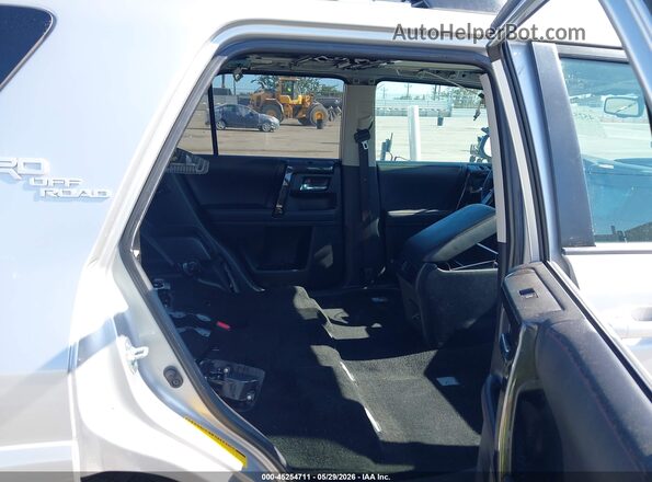 JTERU5JR4M5928145 2021 TOYOTA 4RUNNER Silver VIN կոդի պիտակի տեսք