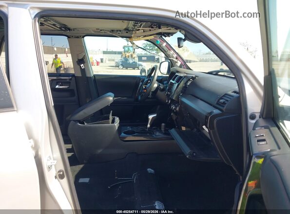 JTERU5JR4M5928145 2021 TOYOTA 4RUNNER Silver Սալոնի դիմացի տեսք