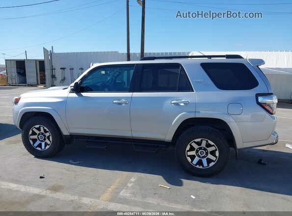 JTERU5JR4M5928145 2021 TOYOTA 4RUNNER Silver Սալոնի 360 աստիճան տեսք