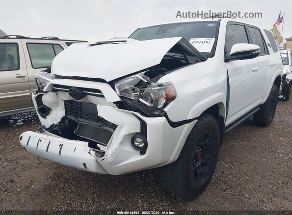 JTERU5JR9R6257038 2024 TOYOTA 4RUNNER Белый Передняя левая четверть
