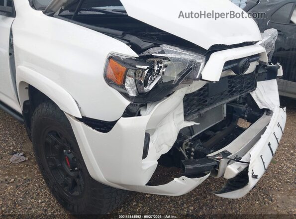 JTERU5JR9R6257038 2024 TOYOTA 4RUNNER Белый Вид спереди