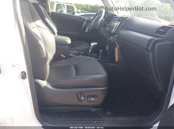 JTERU5JRXR6295555 2024 TOYOTA 4RUNNER White Front interior view