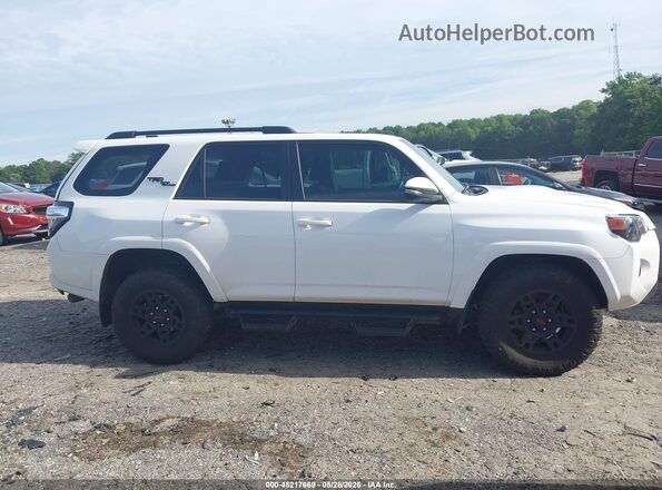 JTERU5JRXR6295555 2024 TOYOTA 4RUNNER White 360 interior view