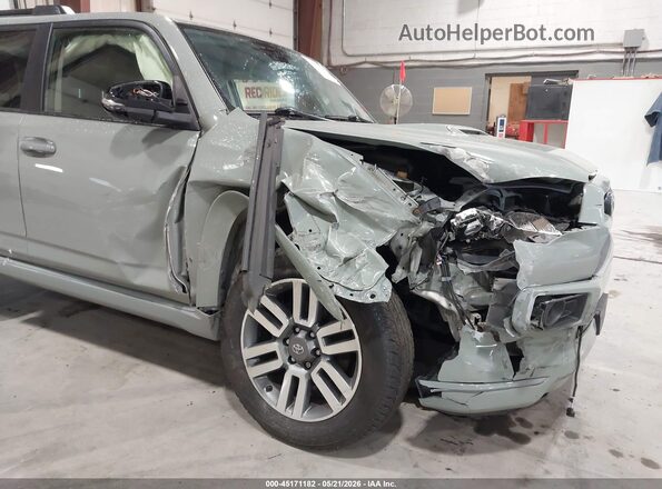 JTESU5JR3N5979008 2022 TOYOTA 4RUNNER Green Widok z przodu