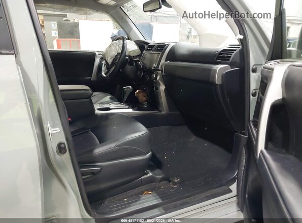 JTESU5JR3N5979008 2022 TOYOTA 4RUNNER Green Widok wnętrza z przodu