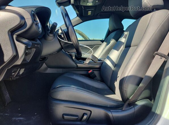 JTHCA1D24M5115008 2021 LEXUS IS White Вид салону спереду