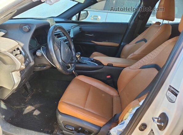 JTHU9JBH5K2017267 2019 LEXUS UX White Սալոնի դիմացի տեսք
