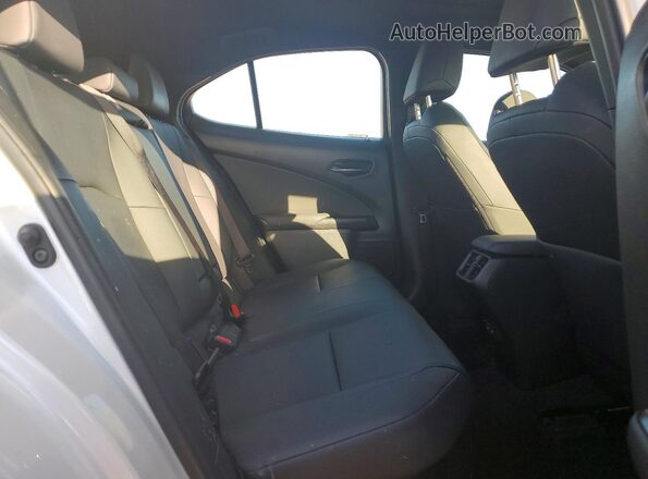 JTHX6JBH1R2170633 2024 LEXUS UX Белый Вид задней части салона
