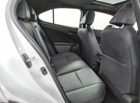 JTHX6JBH5R2176550 2024 LEXUS UX White Vista interior trasera