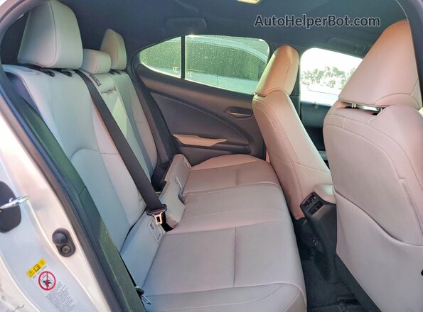 JTHY3JBH4K2001905 2019 LEXUS UX Белый Вид задней части салона