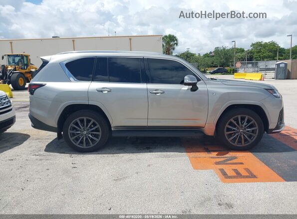 JTJMB7CX0R4050672 2024 LEXUS LX Silver Вид задньої частини салону