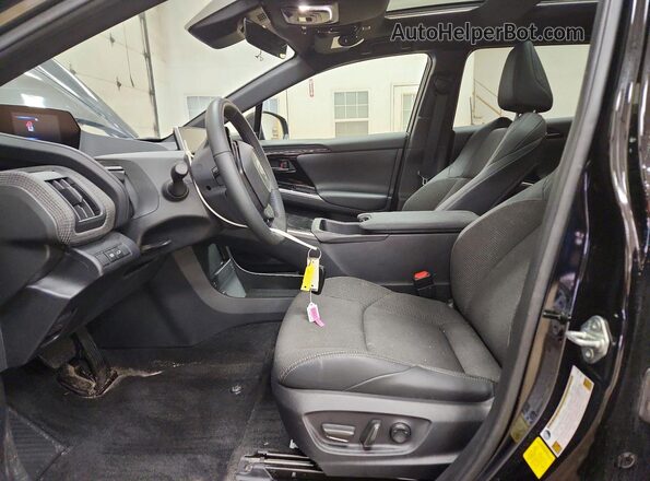 JTMAAAAA7RA047693 2024 TOYOTA BZ4X Black Вид салону спереду