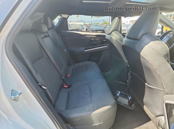JTMAAAAAXPA001093 2023 TOYOTA BZ4X White Widok wnętrza z tyłu