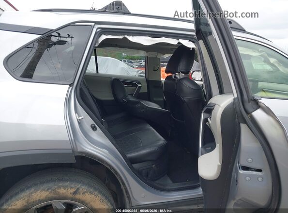 JTMB6RFV0ND055210 2022 TOYOTA LE Silver 
