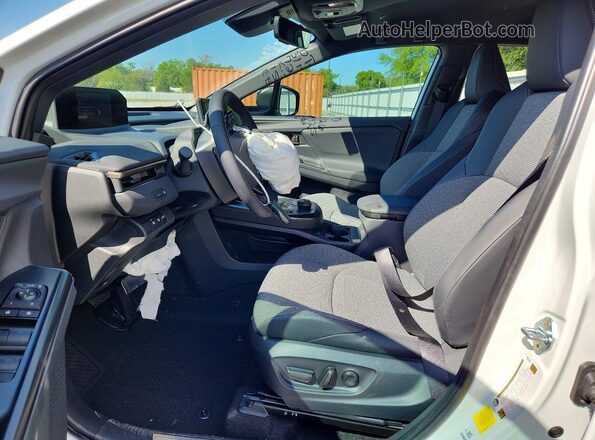 JTMBFAEB1TJ015161 2026 TOYOTA BZ White Vista interior delantera