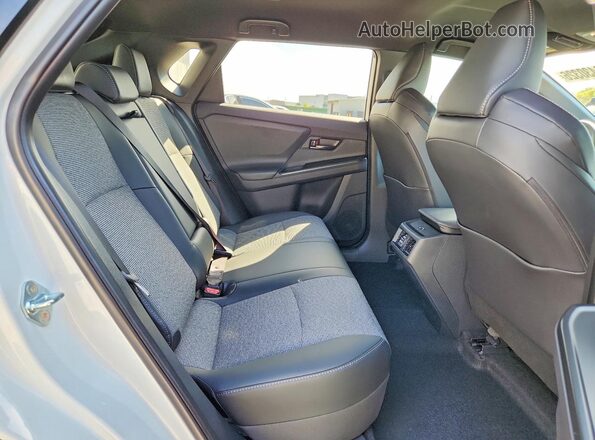 JTMBFAEB1TJ015161 2026 TOYOTA BZ White Vista interior trasera