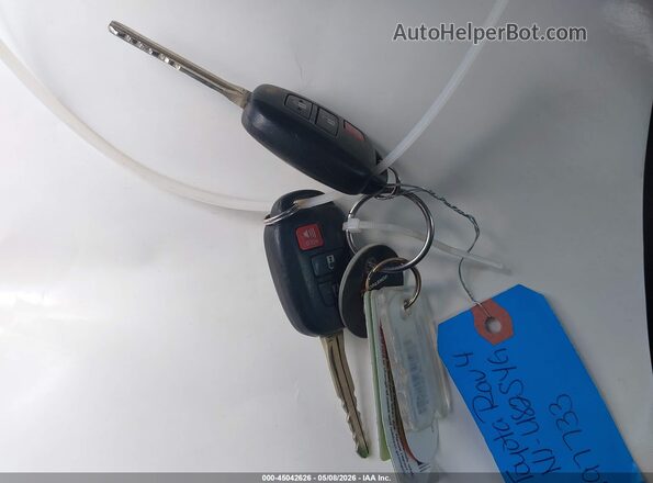 JTMBFREV1HJ143142 2017 TOYOTA LE White Widok deski rozdzielczej
