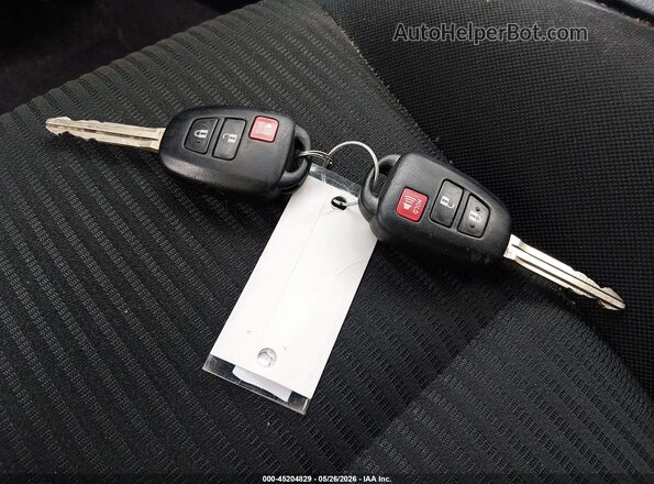 JTMBFREV4HJ140140 2017 TOYOTA RAV4 Red Вид панелі приладів