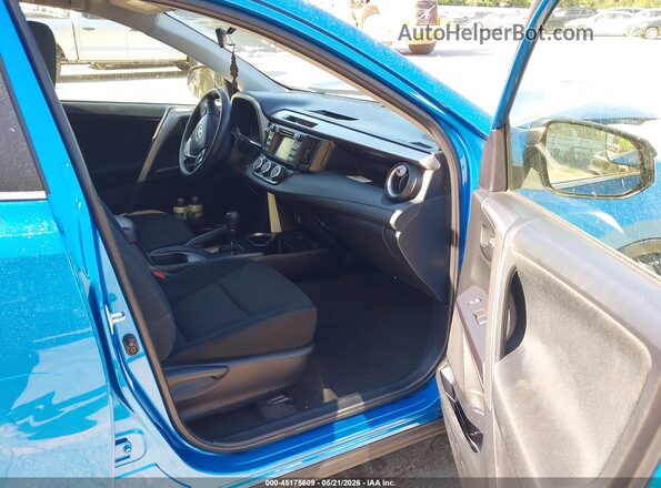 JTMBFREV5HJ144004 2017 TOYOTA RAV4 Blue წინა სალონის ხედი